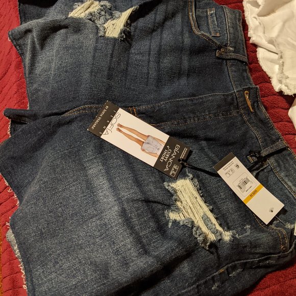 Sofia Vergara shorts NWT size 14 - Picture 1 of 1